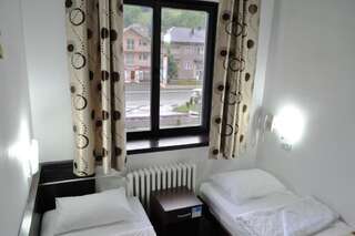 Отель Hotel Komovi Андриевица Бюджетный двухместный номер с 2 отдельными кроватями-3